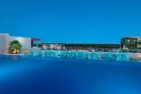 Four Points by Sheraton Cancun Centro - สระว่ายน้ำแบบอินฟินิตี้