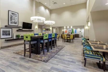 Hampton Inn & Suites Burlington Отели в г. Берлингтон