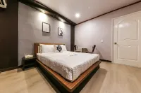 Zen Motel Hotels near Sunshine Land