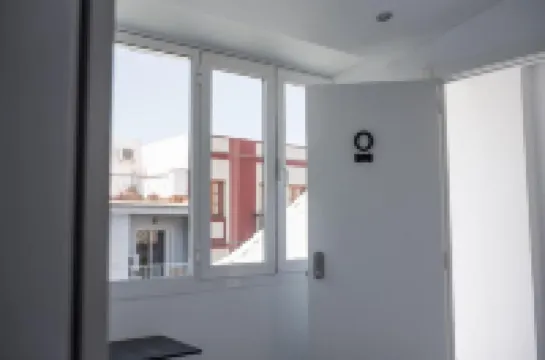 Ayz Frailes - Auto Check-in Property