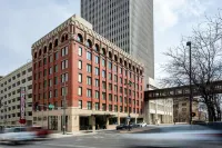 The Peregrine Omaha Downtown Curio Collection by Hilton - bar