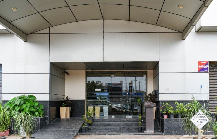 Hotel le Roi Raipur at Raipur Railway Station