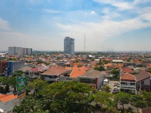 Vibrant and Spacious 2Br + 1 Apartment at Taman Beverly