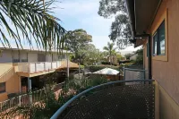 Travellers Motor Village Hotels in Mayfield West