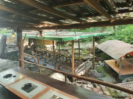 Gongju Sangwongol Rest Area Pension Отели рядом с достопримечательностью «Magoksa Temple»