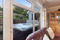 Hazelglade Cottage - Hot Tub, Games Room, Pet Friendly