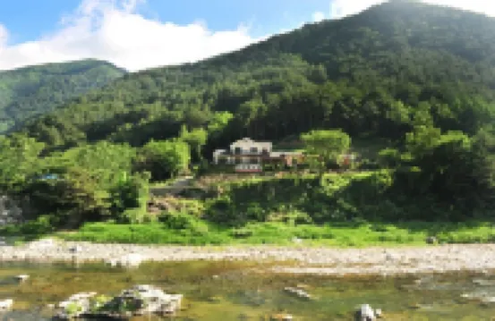 靜山進入自然旅館