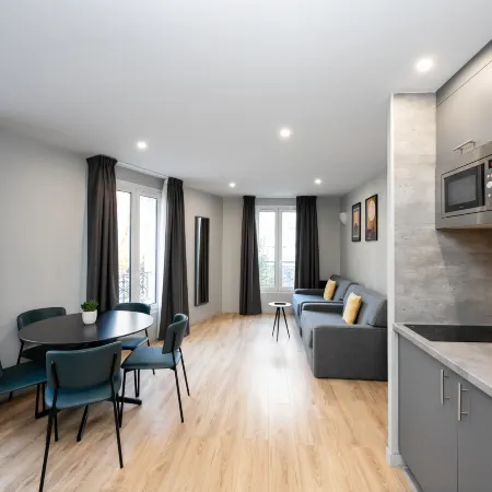 Staycity Aparthotels Paris Gare de l’Est Отели рядом с достопримечательностью «Кабаре Фоли-Бержер»