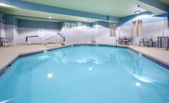 Holiday Inn Express & Suites Lincoln City