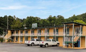 Budget Inn Top of Ellijay