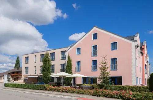 Hotel Meridian Hotel di Neufahrn in Niederbayern