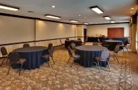 Staybridge Suites West des Moines by IHG - Parkering