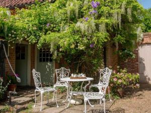 Cissys Cottage in a Nature Reserve 7 Minutes from Aldeburgh Seafront