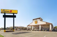 Super 8 by Wyndham Gulfport Biloxi Airport Hoteles cerca de Gulfport Premium Outlets