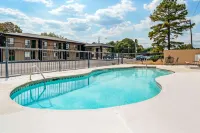 Super 8 by Wyndham Daleville/Fort Novosel