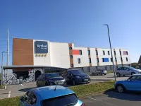 Kyriad Prestige Amiens Poulainville Hotel and Spa - parking