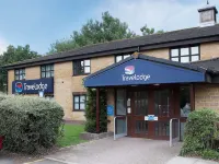 Travelodge Ilminster Hotels in 