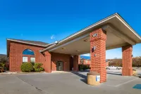 Travelodge by Wyndham Decatur TX I-287 - piscina