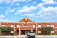Super 8 by Wyndham Elgin Hotels in Elgin