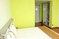 Holiday Inn Zürich-Messe Hotels in der Nähe von Loorenkopf