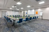 Holiday Inn Express & Suites VAUGHAN-SOUTHWEST by IHG