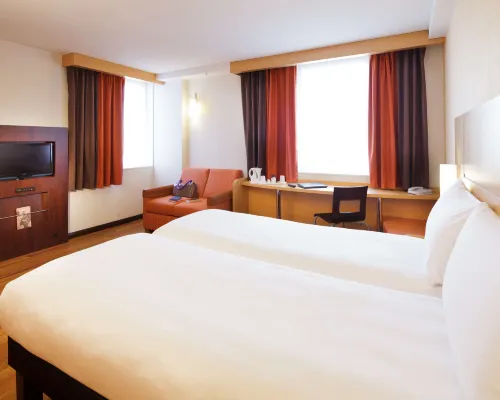 Ibis London Shepherds Bush - Hammersmith Отели рядом с достопримечательностью «Станция метро Hammersmith»