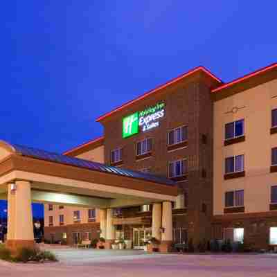 Holiday Inn Express & Suites Winona Hotel Exterior
