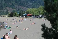 Harrison Spa Motel - Beach