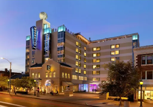 The Moonrise Hotel Отели рядом с достопримечательностью «Музей Транспорта»