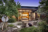 Sticky Rice Villas Hotels in Basket Range