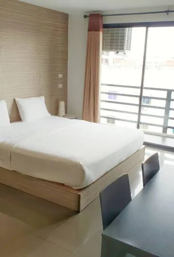 ห้องดีลักซ์ พร้อมระเบียง