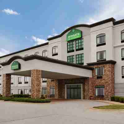 Wingate by Wyndham Bentonville Airport Hotel Exterior