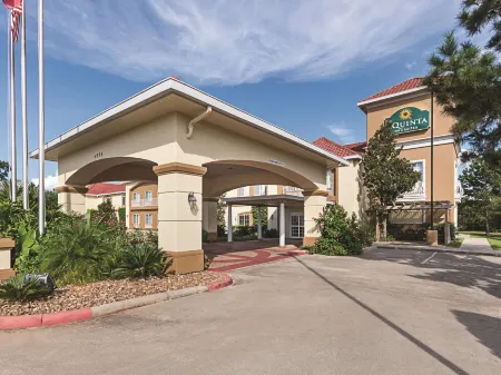 La Quinta Inn & Suites by Wyndham Conroe