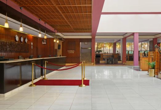 아부자 컨티넨탈 호텔 수영장