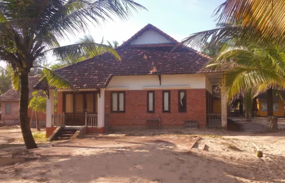 譚清天然海灘度假村