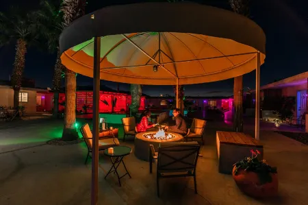 The O Spa + Resort, Adults Only Отели рядом с достопримечательностью «Ту Банч Палмс Элементари Скул»