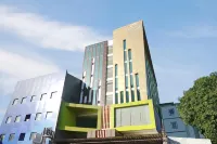 Empress Hotel Makassar City Center by Life Hotels in Ujung Pandang