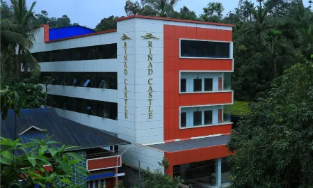 Royal Plaza Wayanad Отели рядом с достопримечательностью «Kakkadampoyil.hills view vythiri»