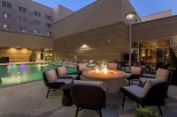 DoubleTree by Hilton Evansville - Pools