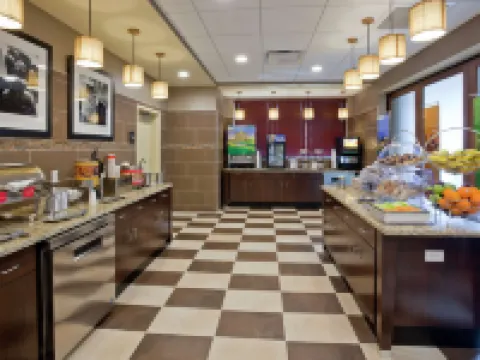 Hampton Inn & Suites Minneapolis West/Minnetonka Hotels in Minnetonka