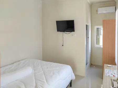 RedDoorz Syariah at Karema Area Mamuju Отели в г. Мамаджу