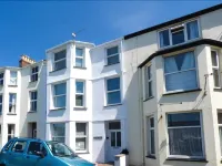 Y Castell Apartment 3 Hotels near Criccieth