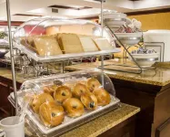 Quality Suites NYC Gateway - Breakfast
