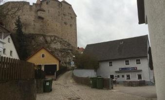 Hotel Zur Gold'nen Krone - Housity