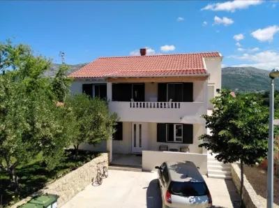 Apartments Mocici فنادق في Zvekovica