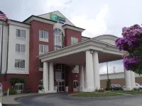 Holiday Inn Express & Suites Tuscaloosa-University
