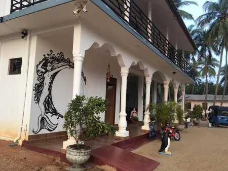 French Garden Resort Отели рядом с достопримечательностью «iSOFT Technologies Trincomalee Branch»