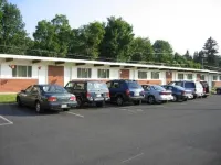 Paramount Motel Pocono - parkir