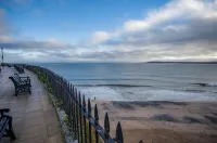 Skylark - 2 Bedroom Apartment - Tenby - Kitchen