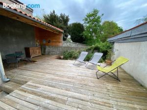 Chaleureuse Maison Avec Grande Terrasse au Calme